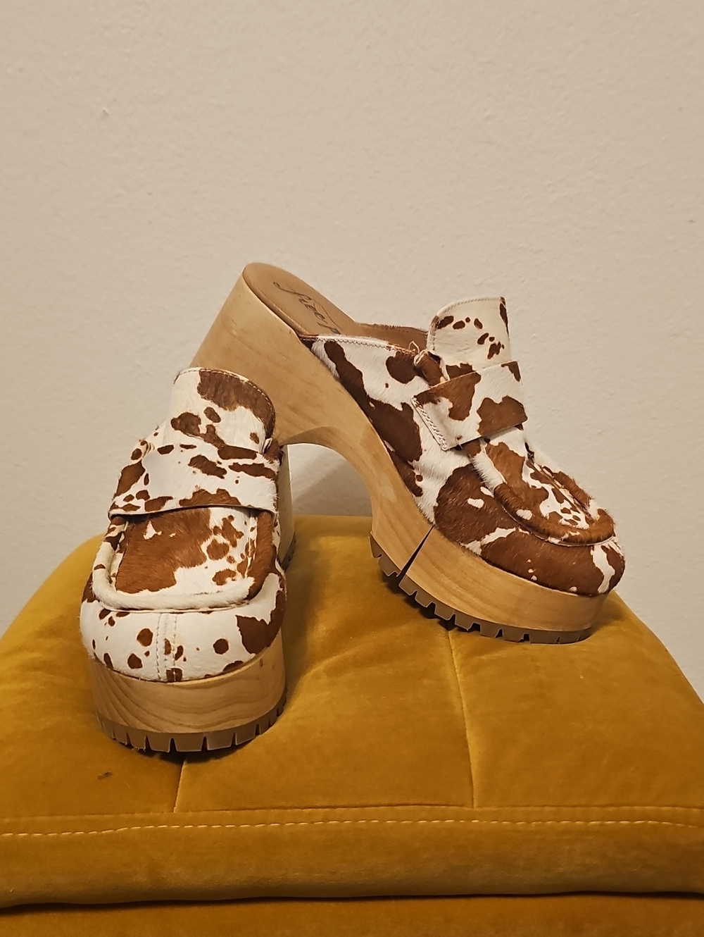 ●●FREE PEOPLE COW PRINT CLOGS NWOT SIZE EU40/US9.5-10●●